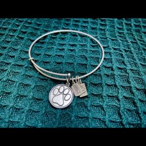 Paw print charm bracelet 🐾